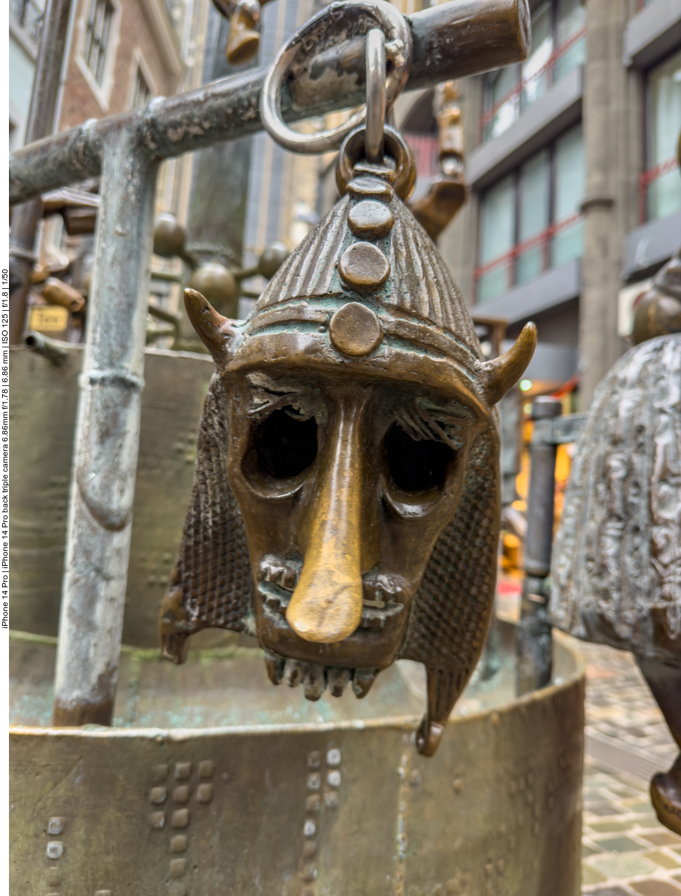 Zahlreiche Masken ... 