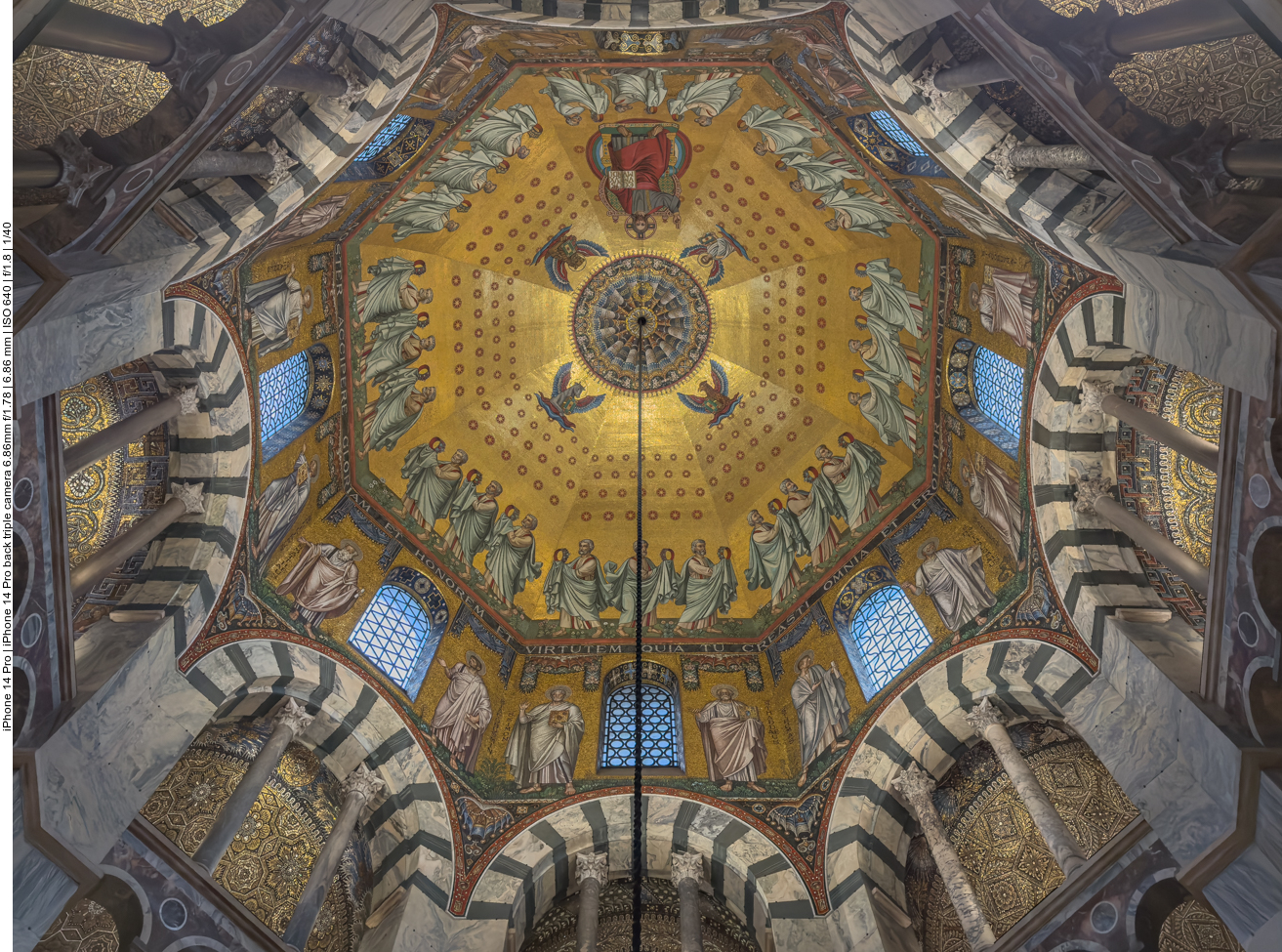 Motive an einer der Kuppeln