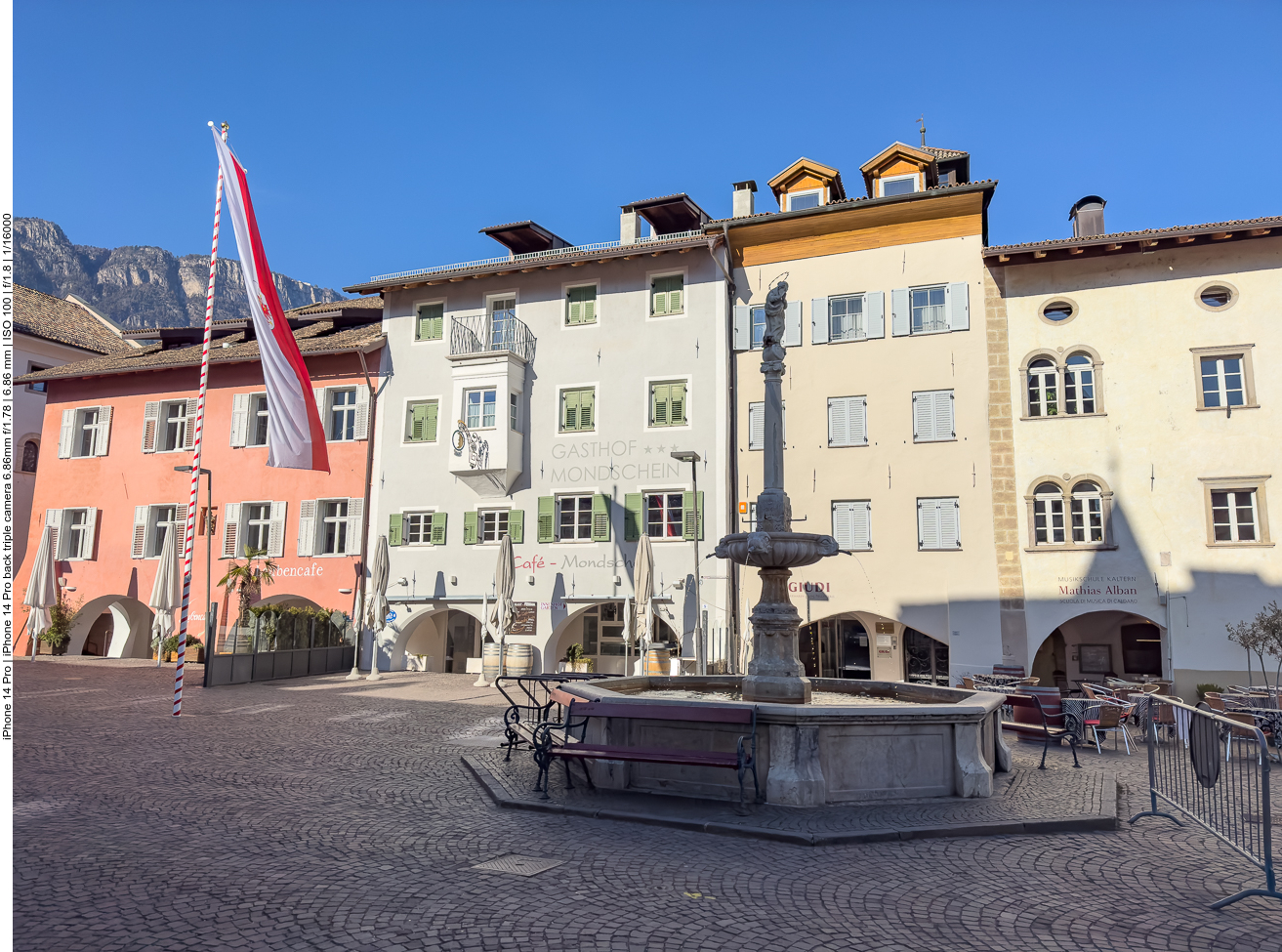 Kaltern ist erreicht, hier der Marktplatz 