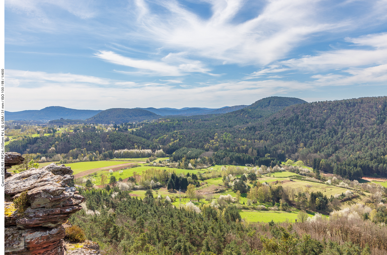 Blick in die Landschaft mittig