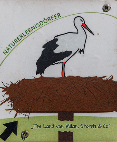 Kennzeichnung des Wanderwegs "Im Land von Milan, Storch & Co"