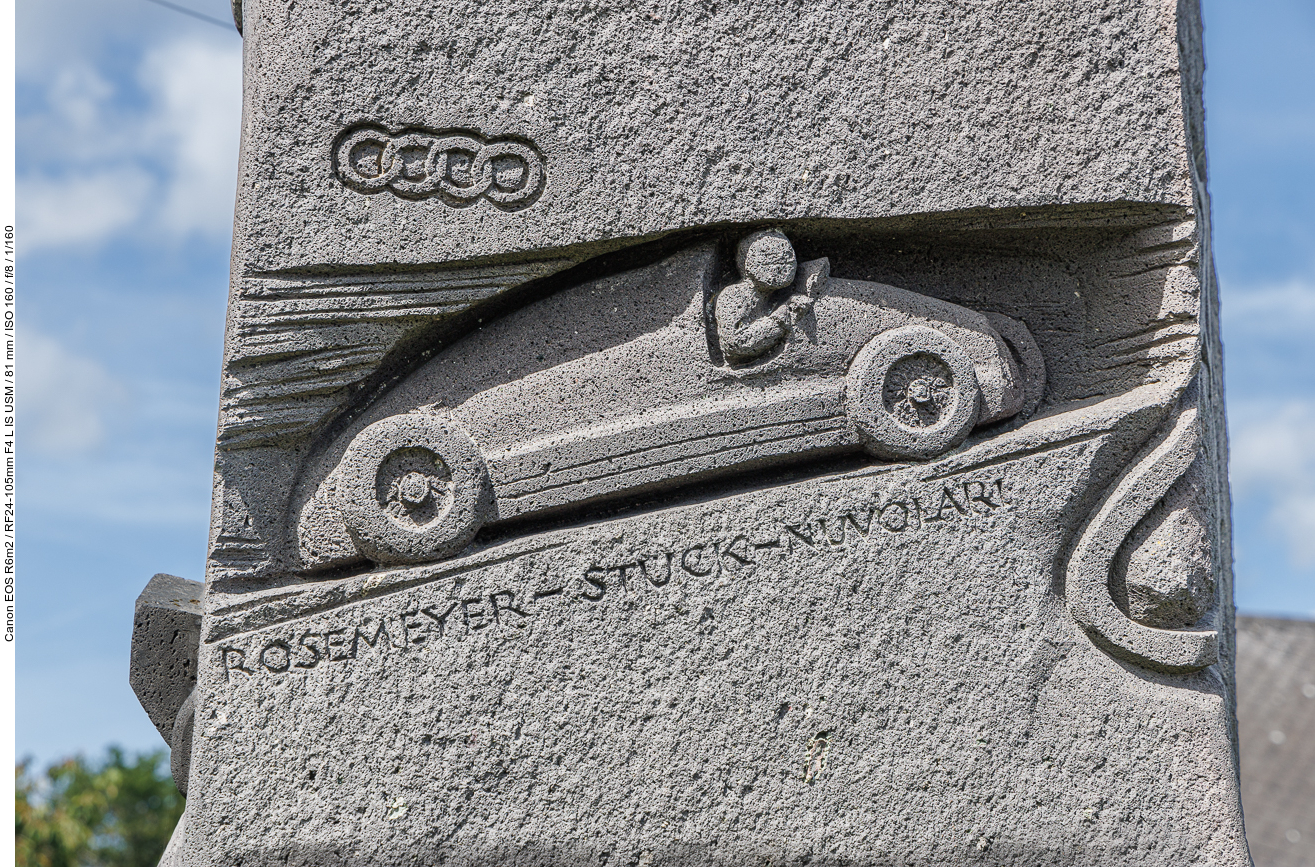 Details auf der Stele