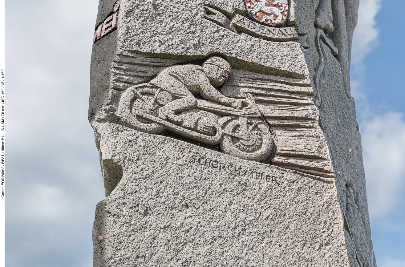Details auf der Stele