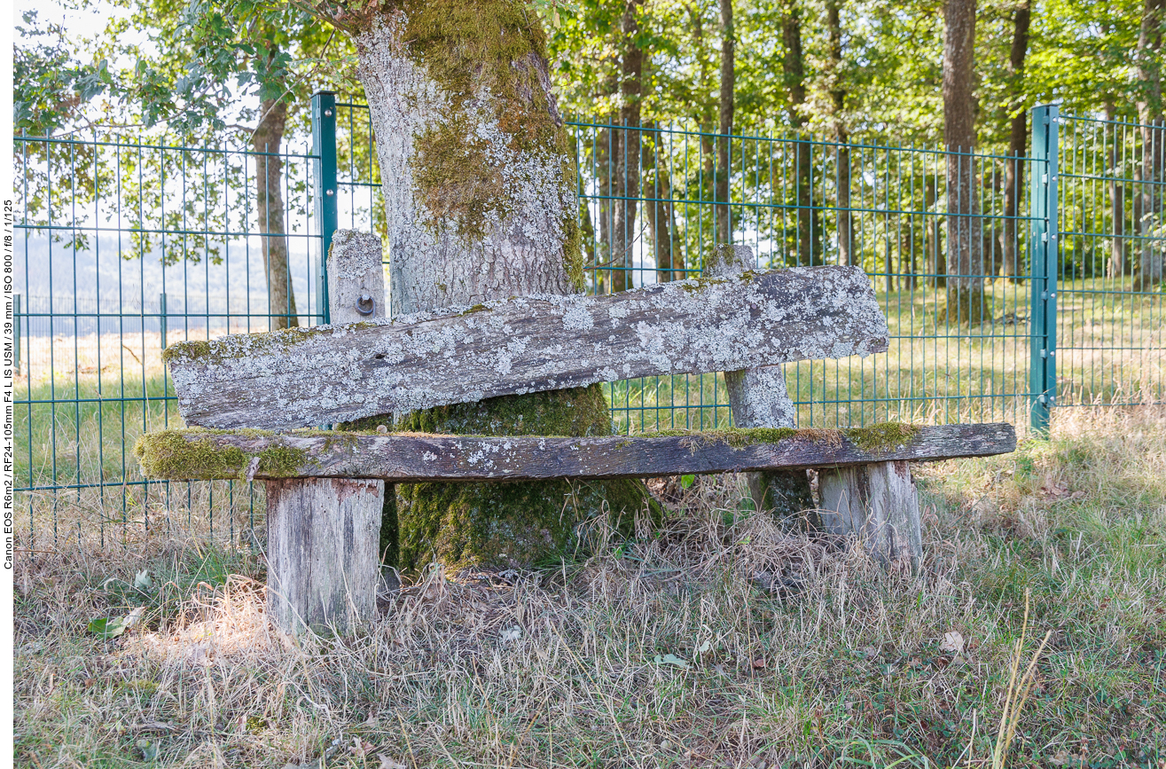 Alte Bank am Friedhof