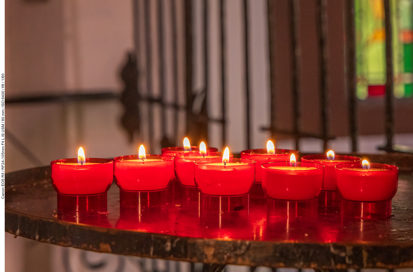 Kerzen zur Erinnerung an die Verstorbenen