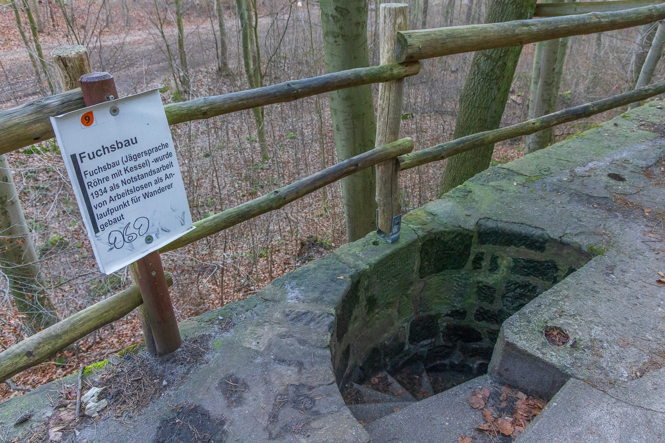 Ein sogenannter Fuchsbau als Unterschlupf