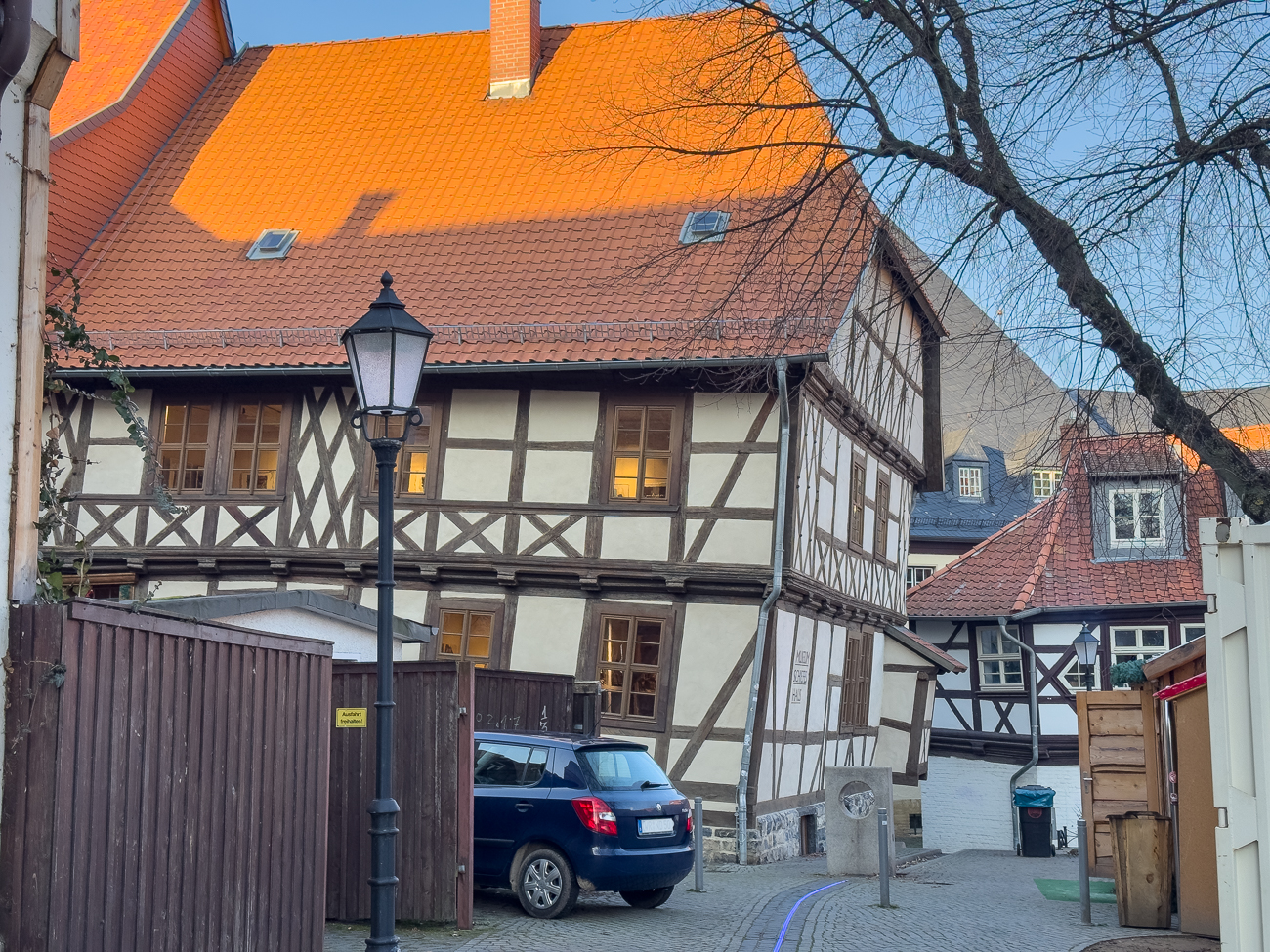 ... und das "Schiefe Haus" ...