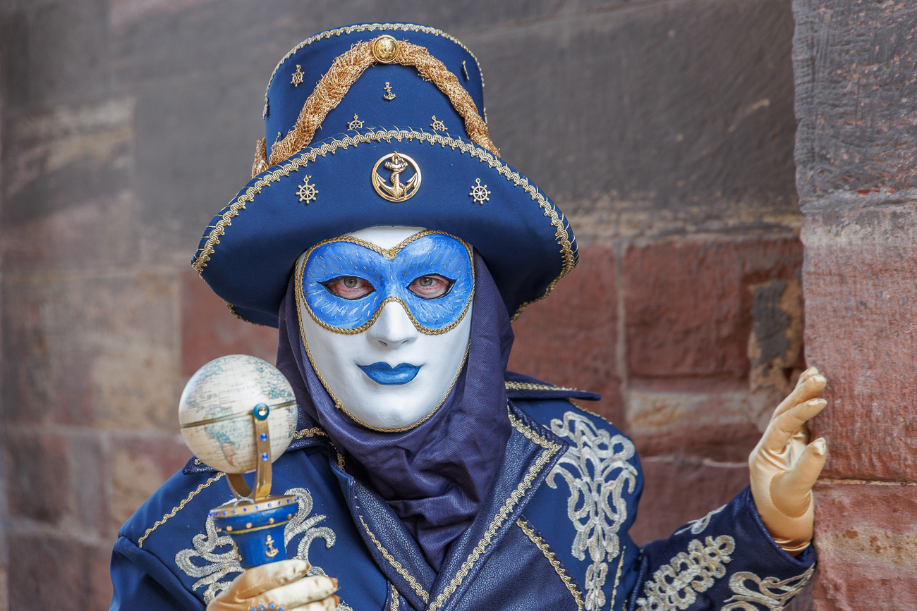 Dame in Blau