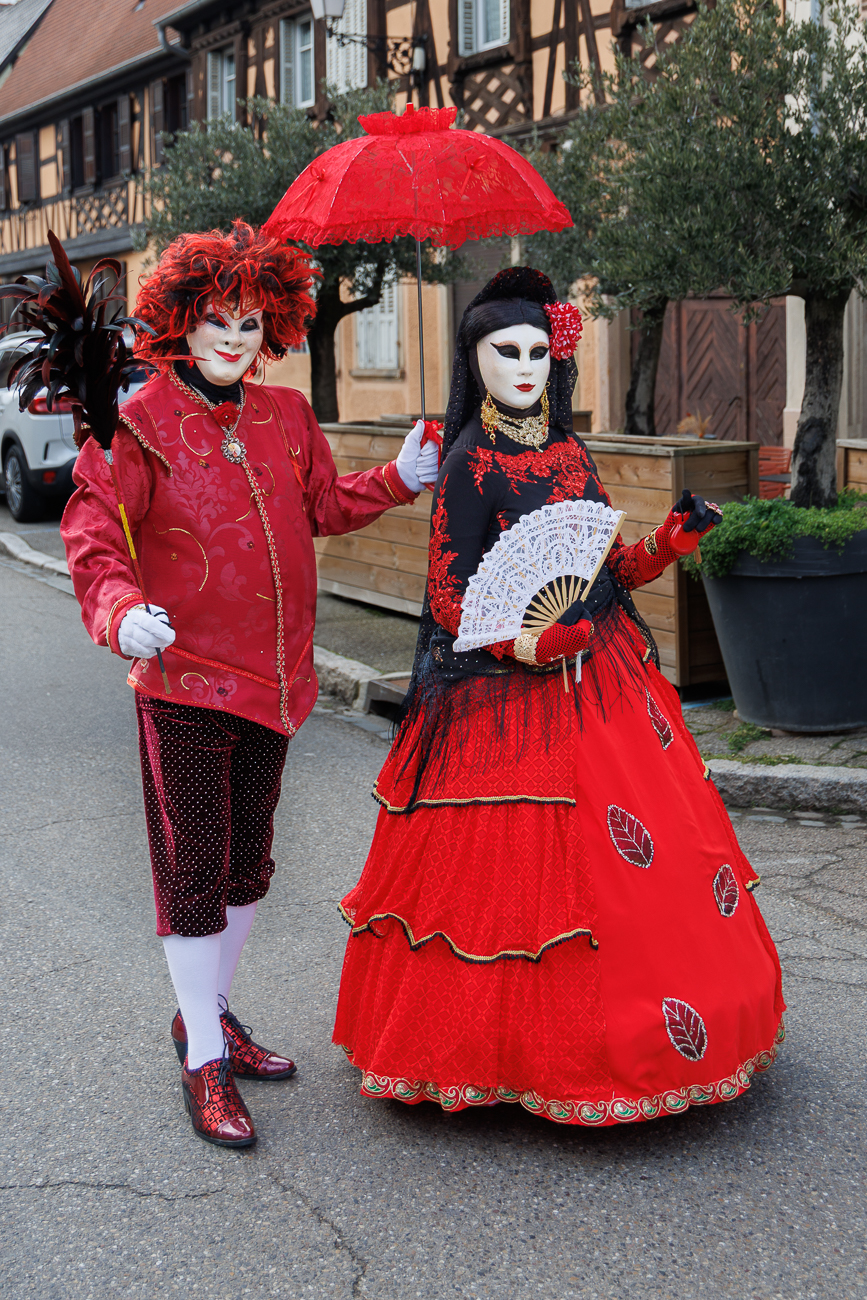 Paar in Rot