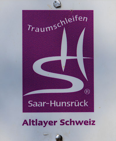 Kennzeichnung des Wanderwegs Traumschleife "Altlayer Schweiz"