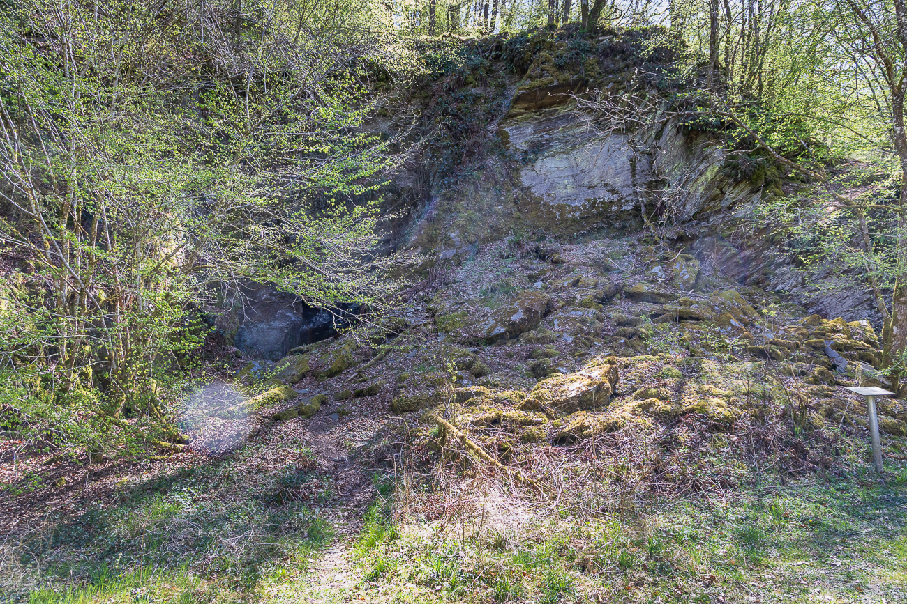 Schieferabbau mit Stollenzugang