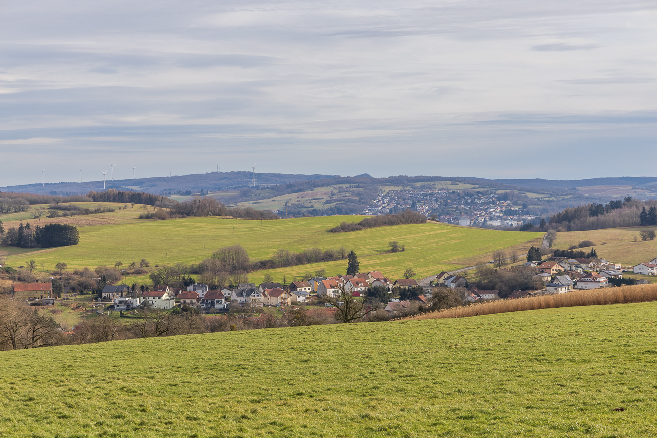 Landschaft mit Häusern
