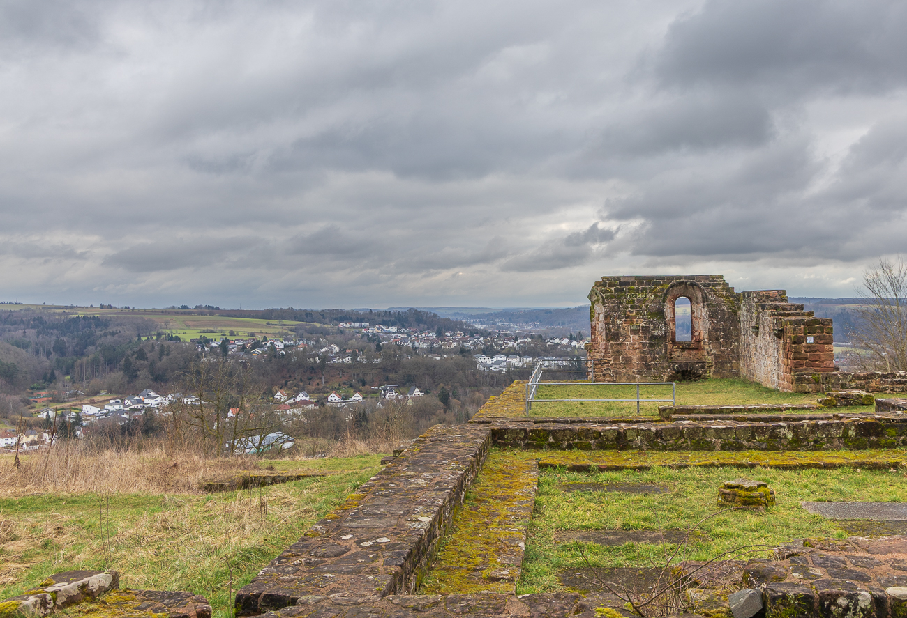 Mauerreste am Rand des Klosterbergs