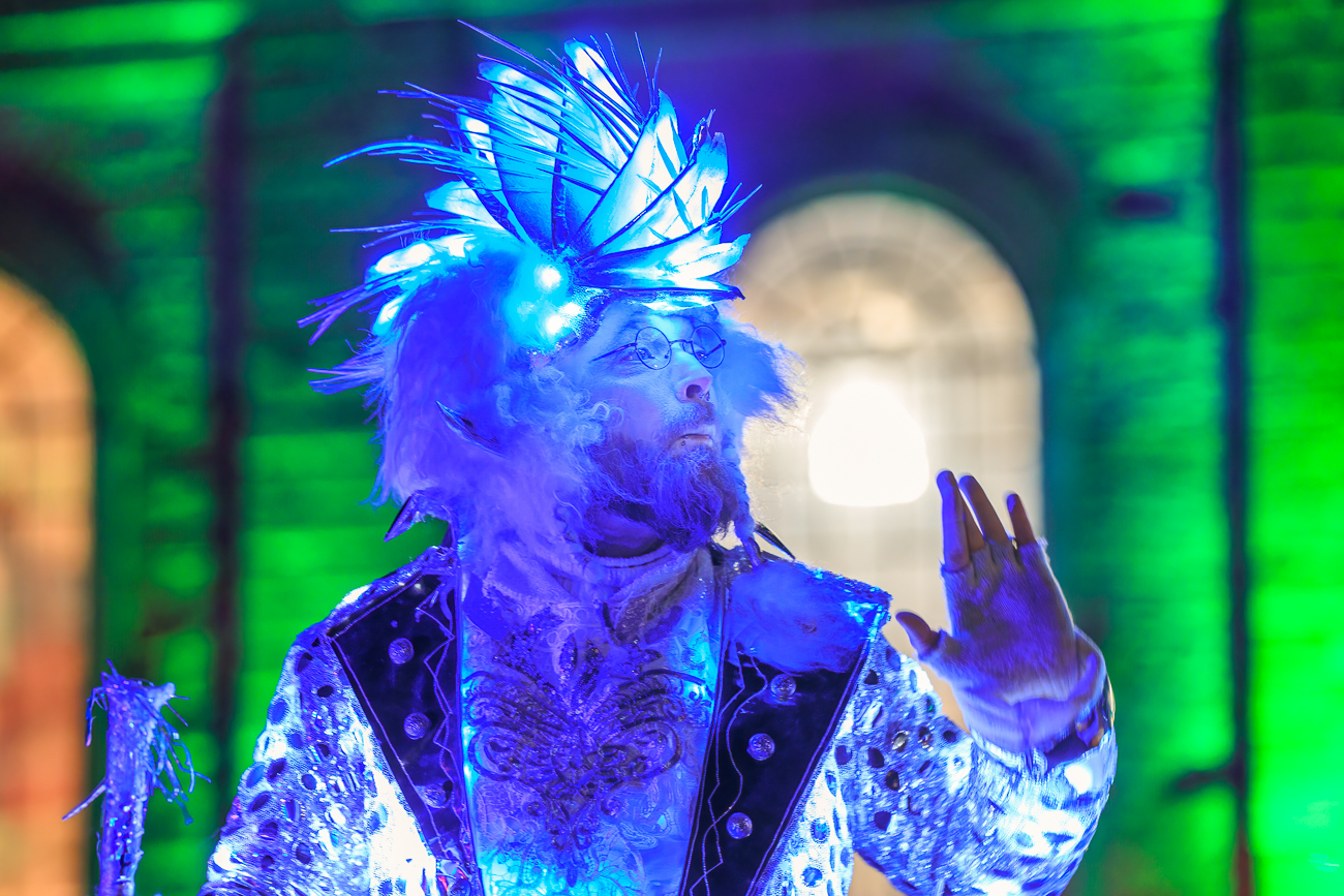 Leuchtende Elfen drehen ihre Runden