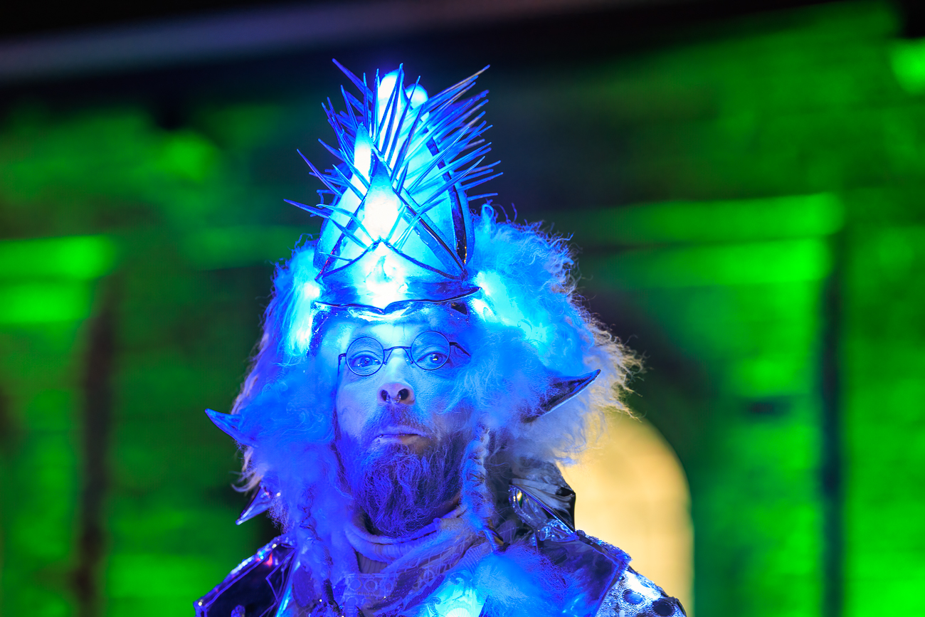 Leuchtende Elfen drehen ihre Runden