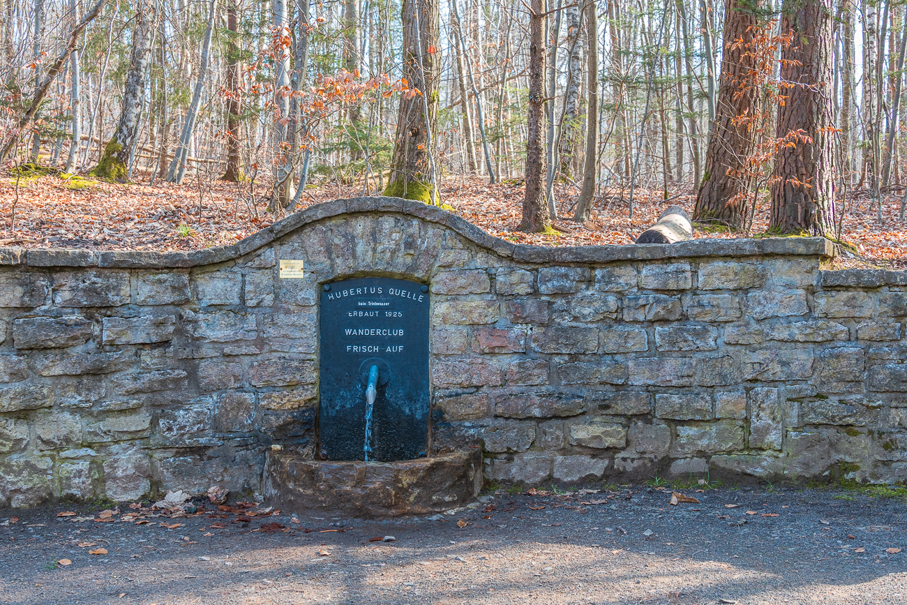 Vorbei an der Hubertus Quelle ...