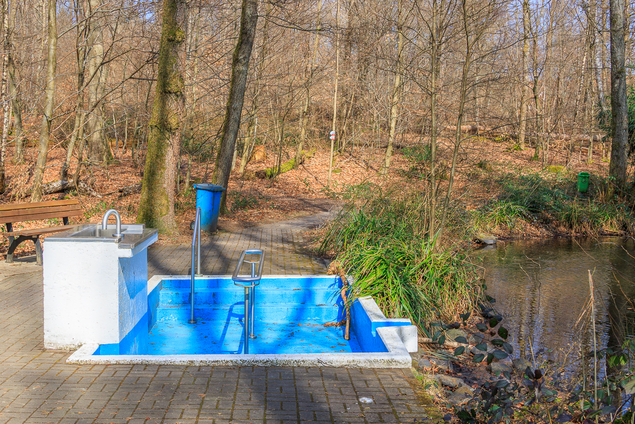 Kneipp-Tretbecken ohne Wasser ...