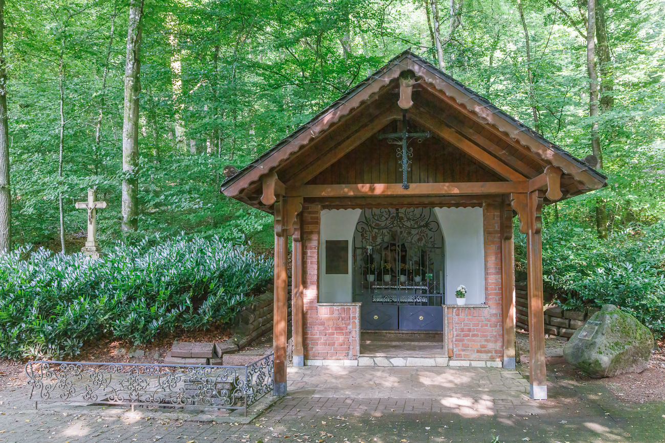 ... ist eine kleine Waldkapelle