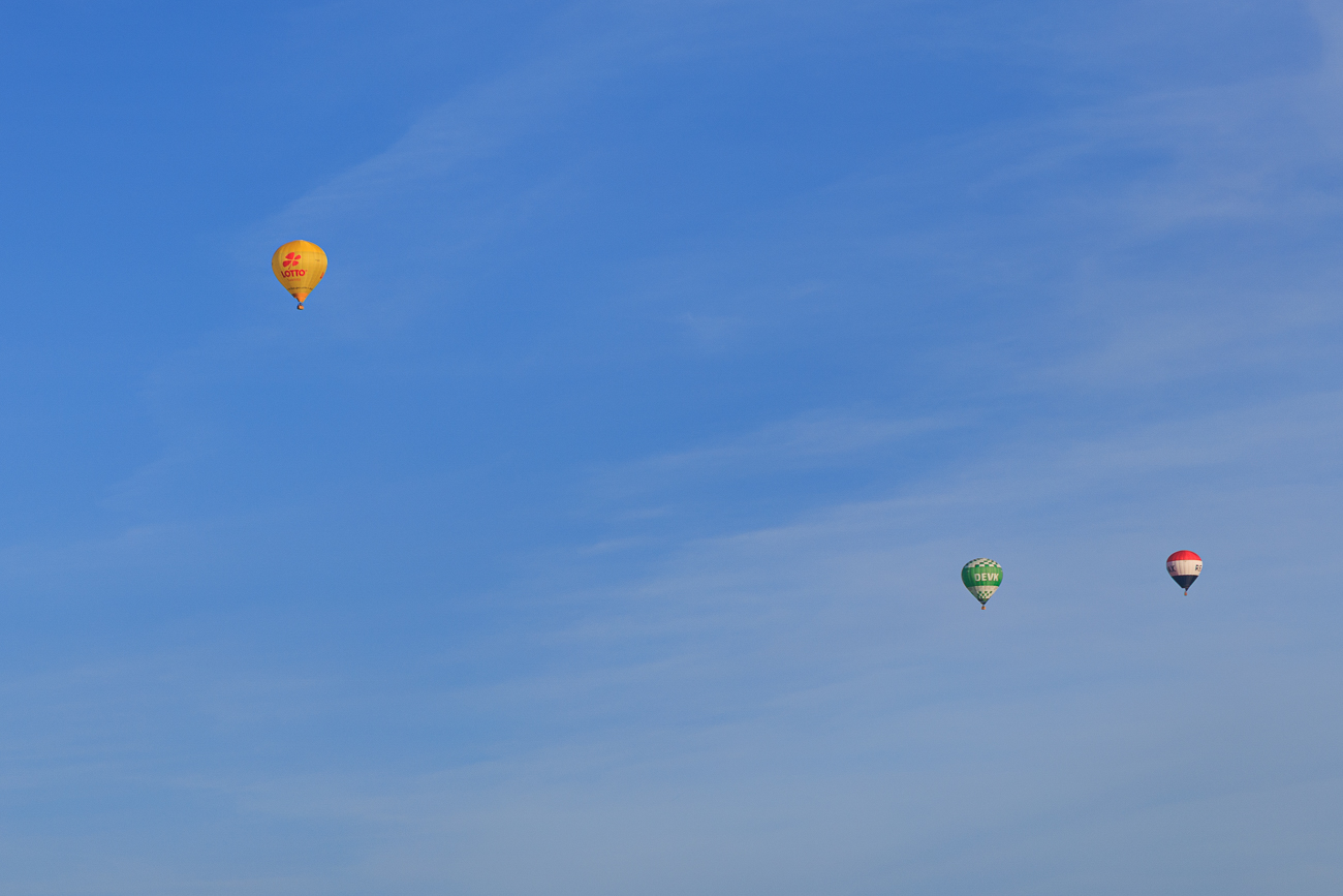 Drei Ballons steigen auf ...