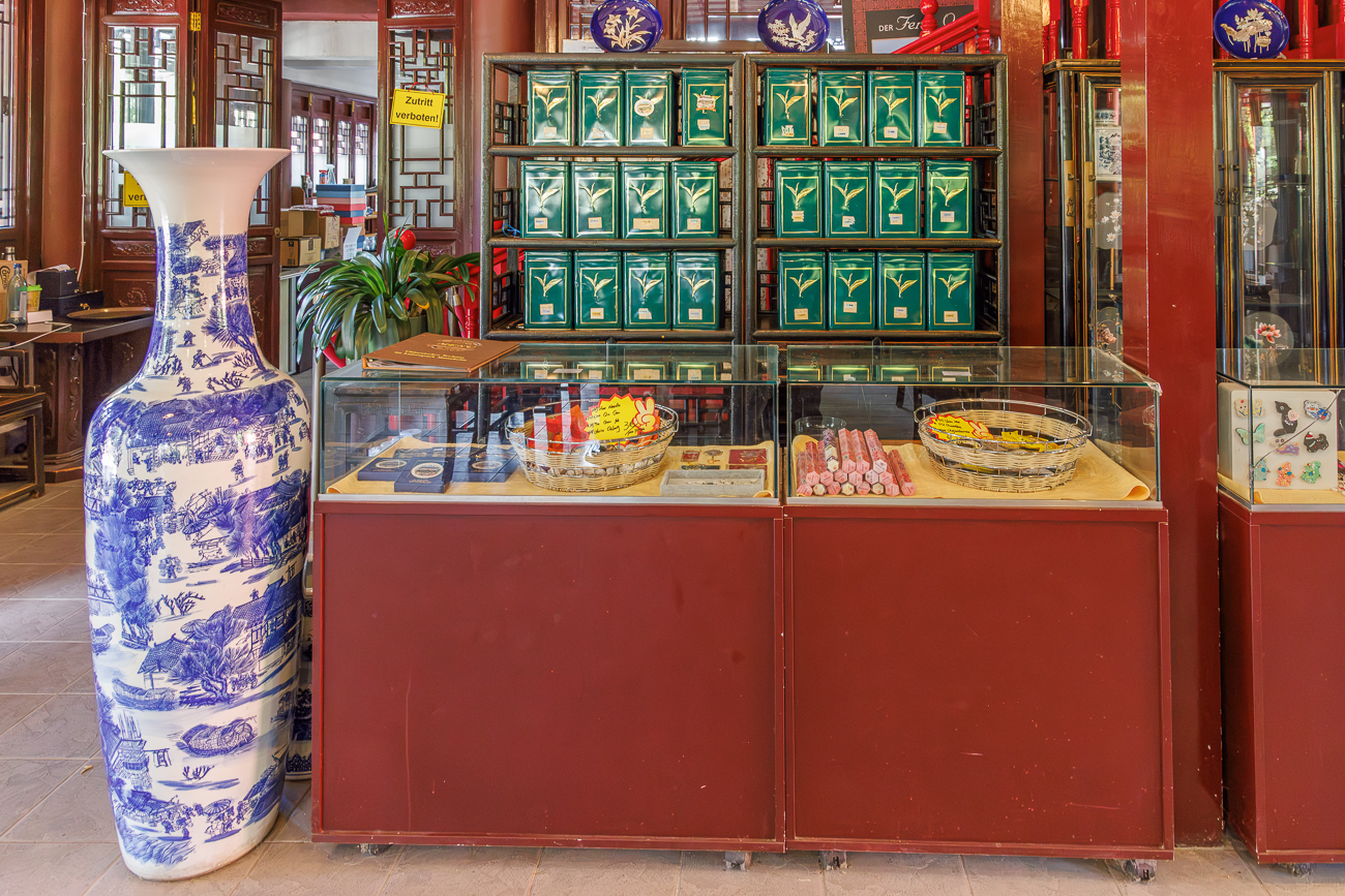 Im Teehaus kann man verswchiedene Tees probieren und auch Kuchen essen