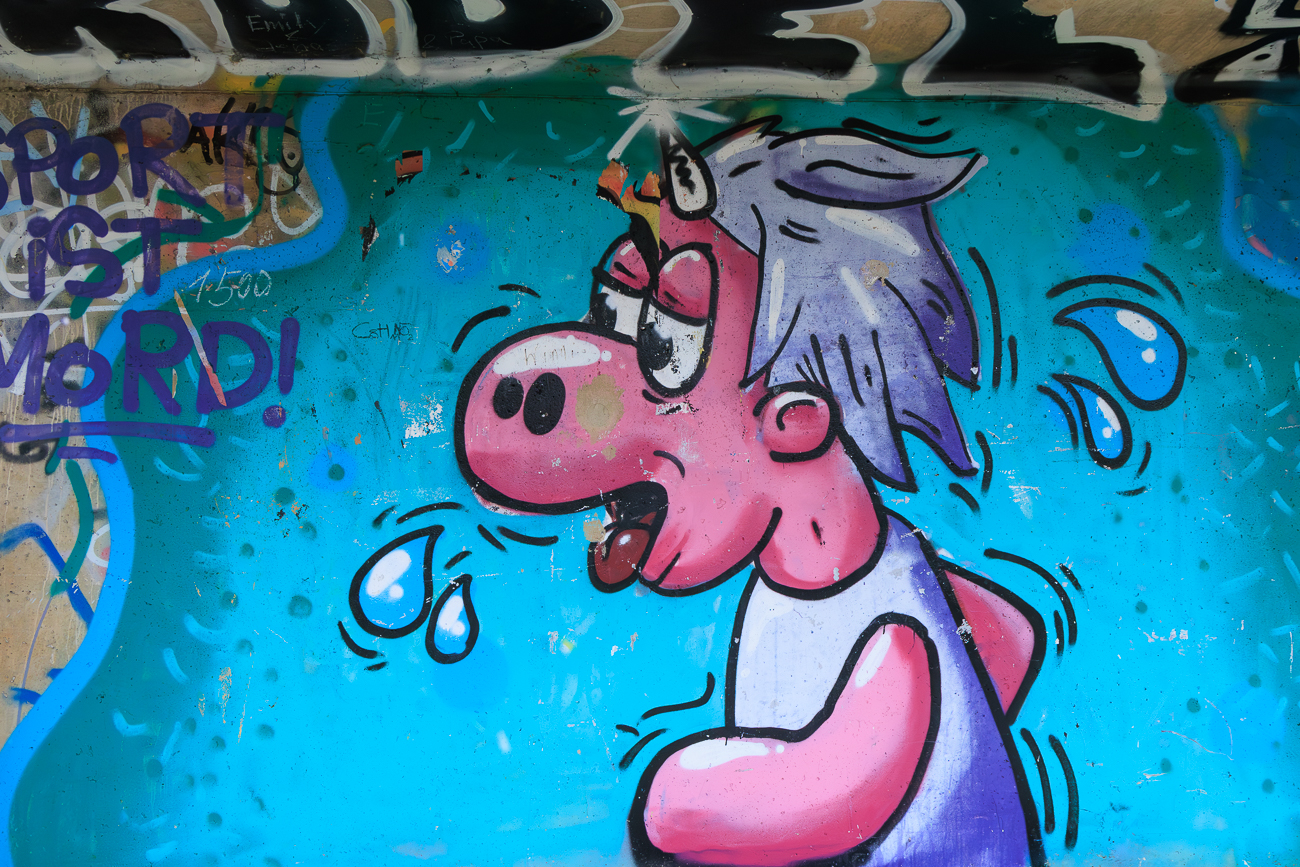 Grafitto an der Autobahnbrücke