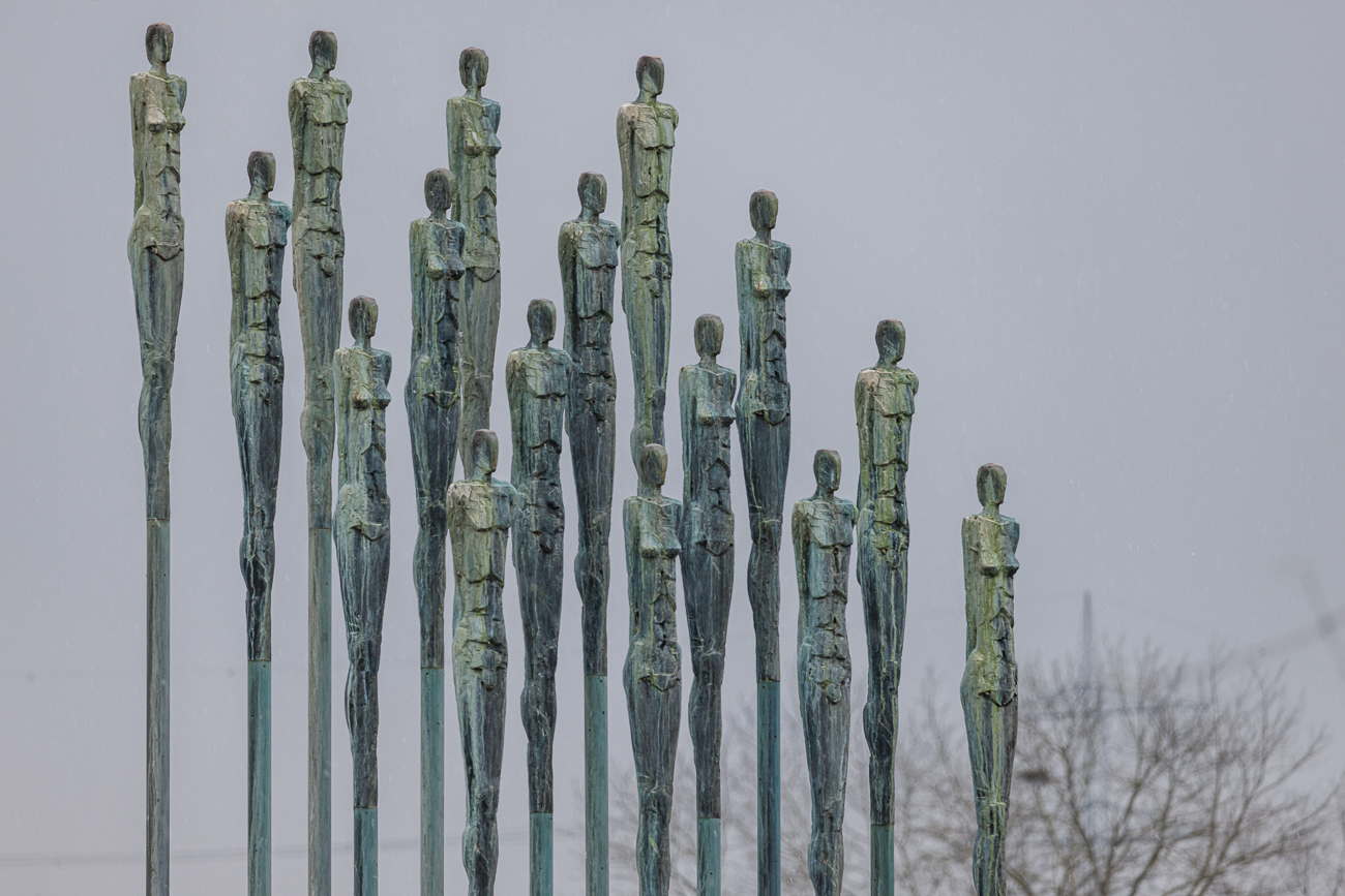 Einen Blickfang bildet die Skulpturengruppe "Gemeinsam" von Heinrich Brockmeier, die in Heveney im Kemnader See platziert ist