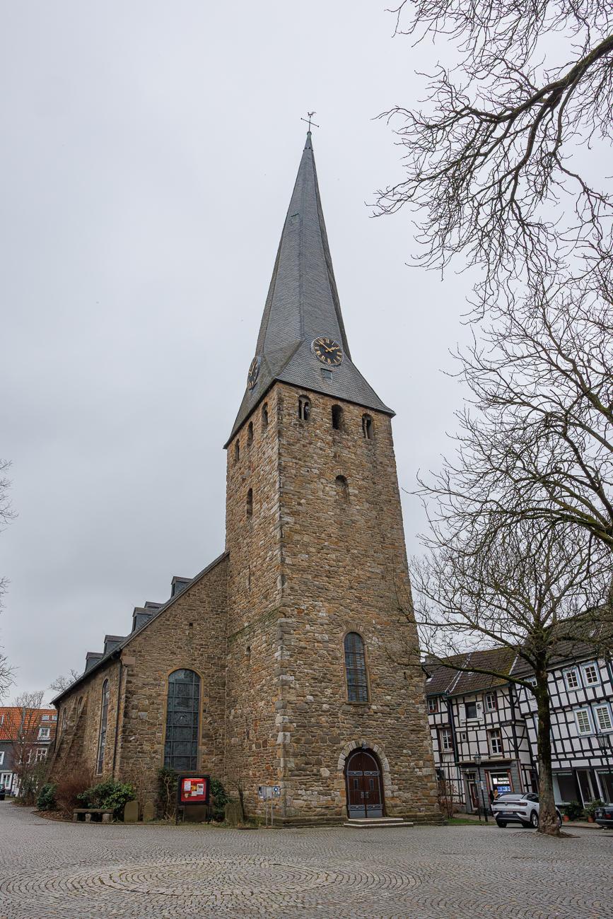 Die evangelische Kirche St. Georg ist ein Kirchengebäude in Hattingen. Sie befindet sich im historischen Stadtkern auf dem Kirchplatz