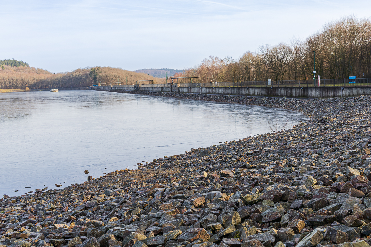 An der Staumauer