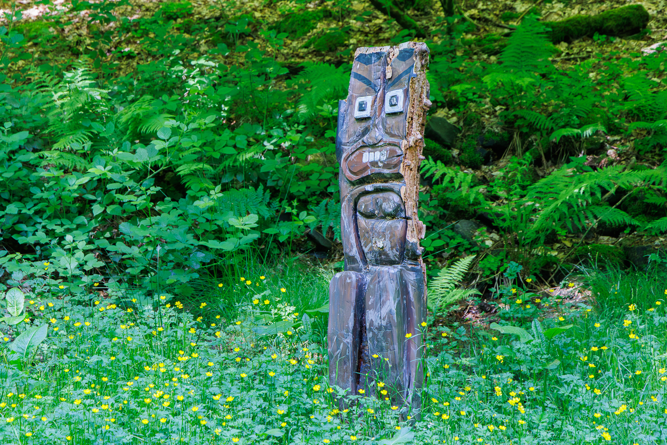 Holzskulptur am Erlenbrunnen