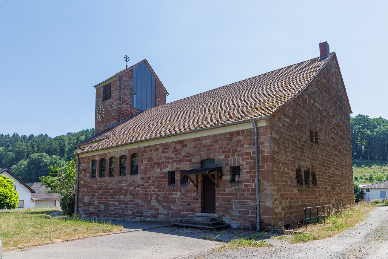 Start und Ziel ist an der St. Maria Kirche in Alschbach